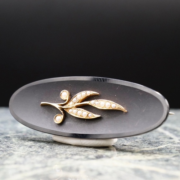 14k Gold One of a Kind Victorian Mourning Brooch Black Stone Otsby & Barton Jet? - Picture 3 of 9